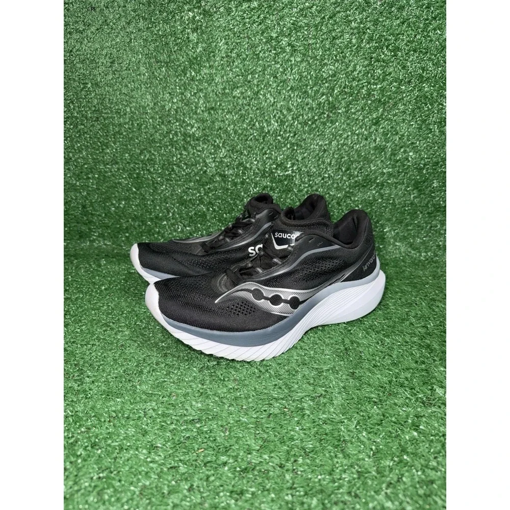 Saucony Kinvara 15 Womens Size 7.5 Black White Running Shoes Sneakers S10967-208